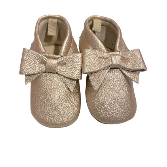 095 Baby Gap Gold Moccasin's NWOT - Picture 2 of 4